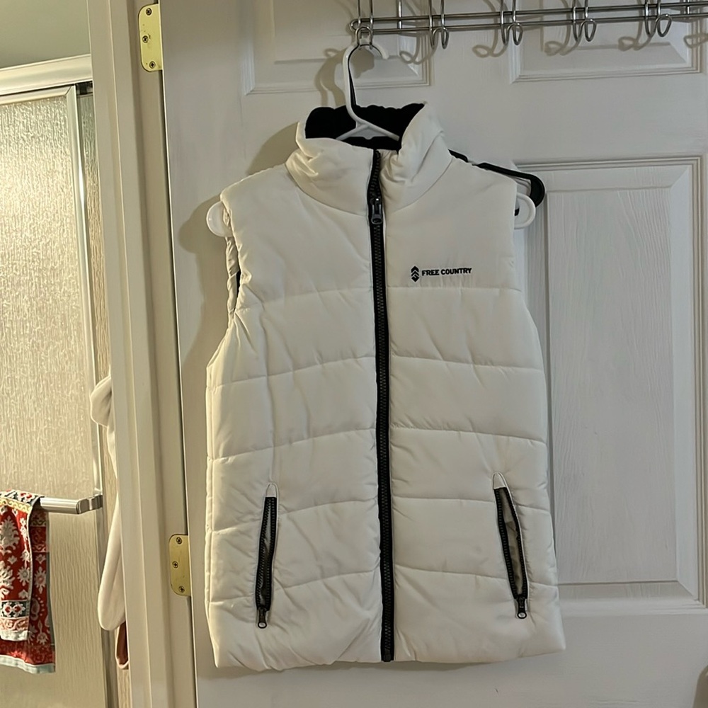White vest!